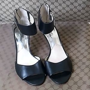 Michael Kors size 8.5 black heels